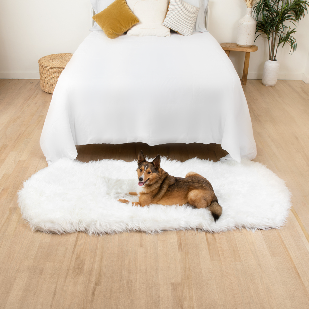 PupRug™ Runner Faux Fur Memory Foam Dog Bed - Curve Polar White