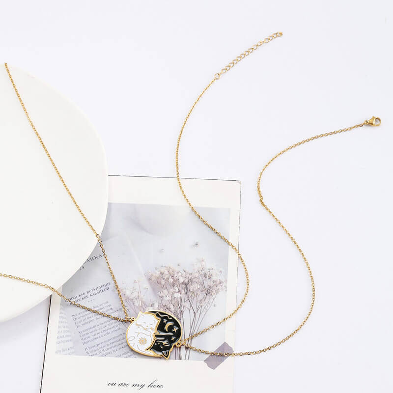 Black & White Hugging Cats Necklace - Adorable Design for Cat Lovers